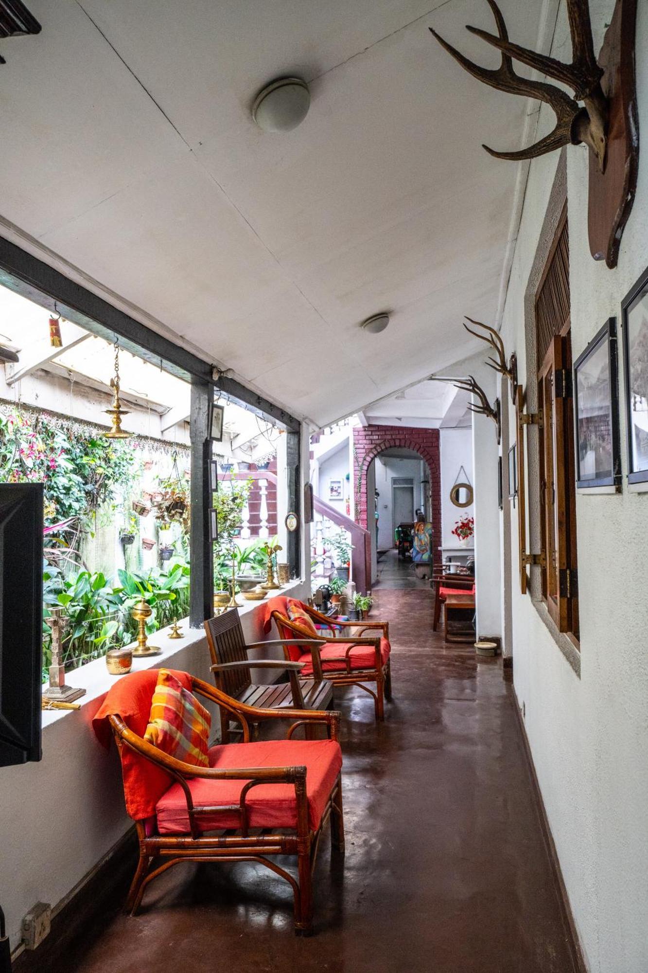 Kandy Inn Madugalle'S Family Guest House Екстериор снимка