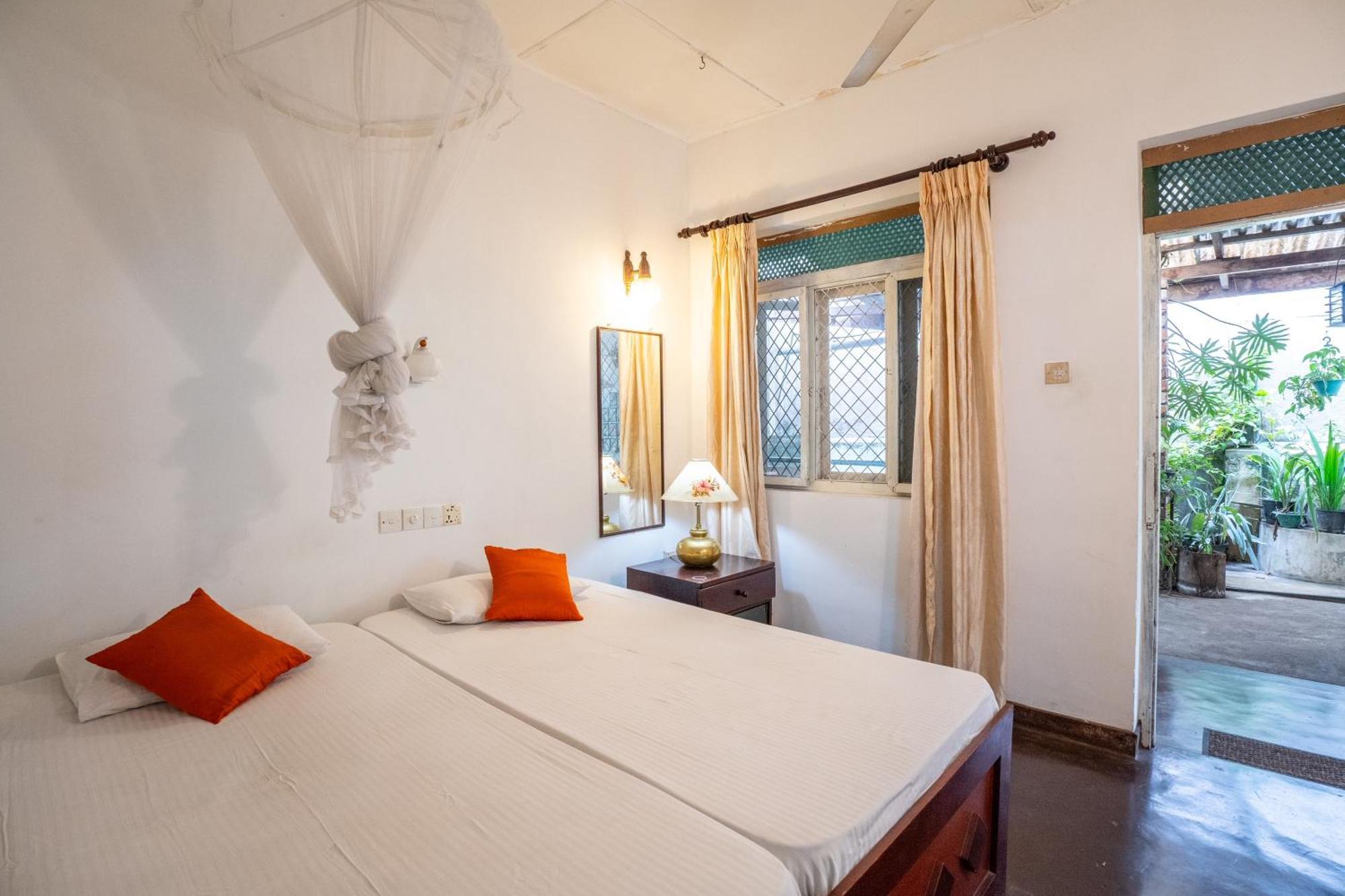 Kandy Inn Madugalle'S Family Guest House Екстериор снимка
