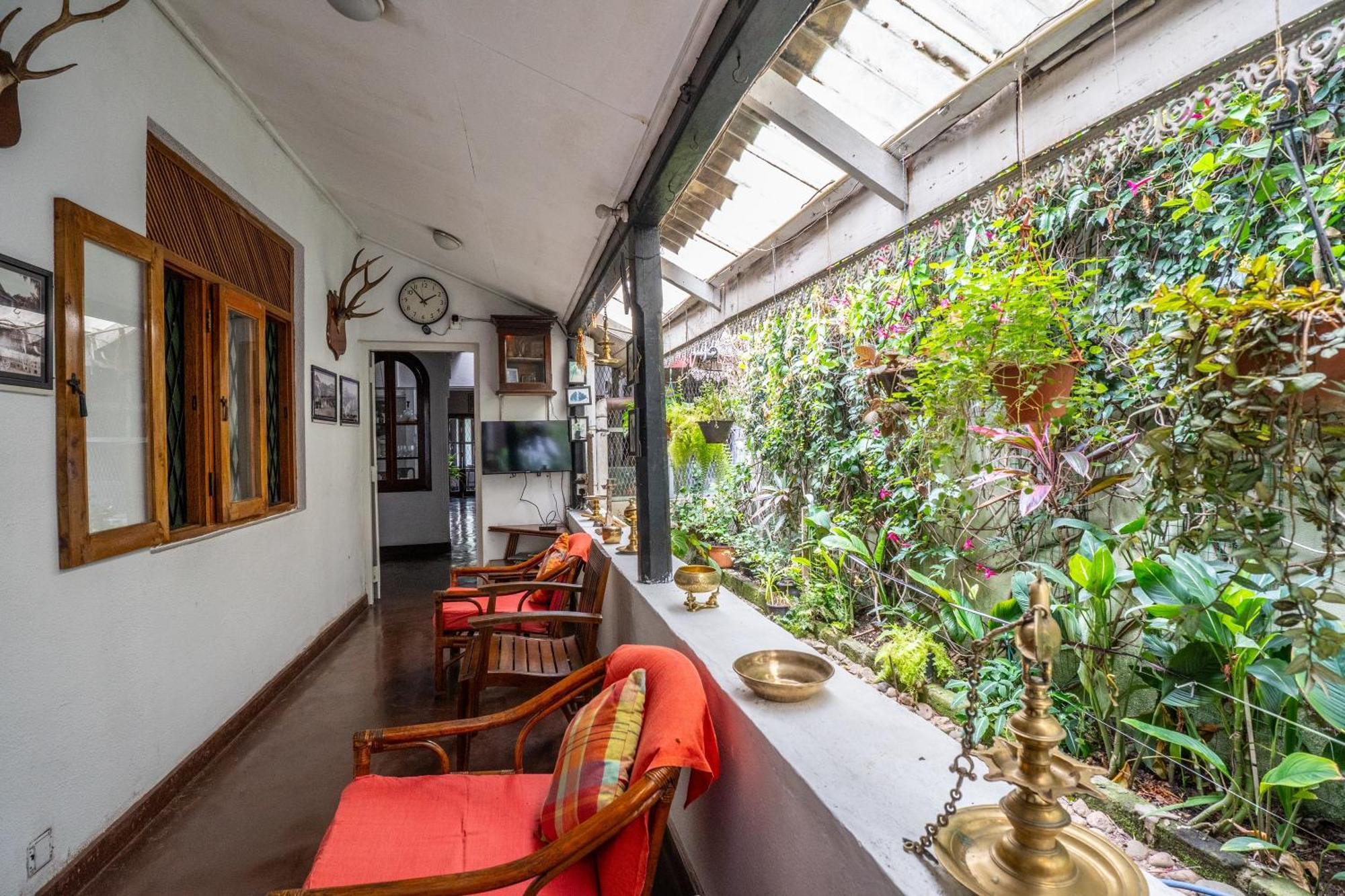 Kandy Inn Madugalle'S Family Guest House Екстериор снимка