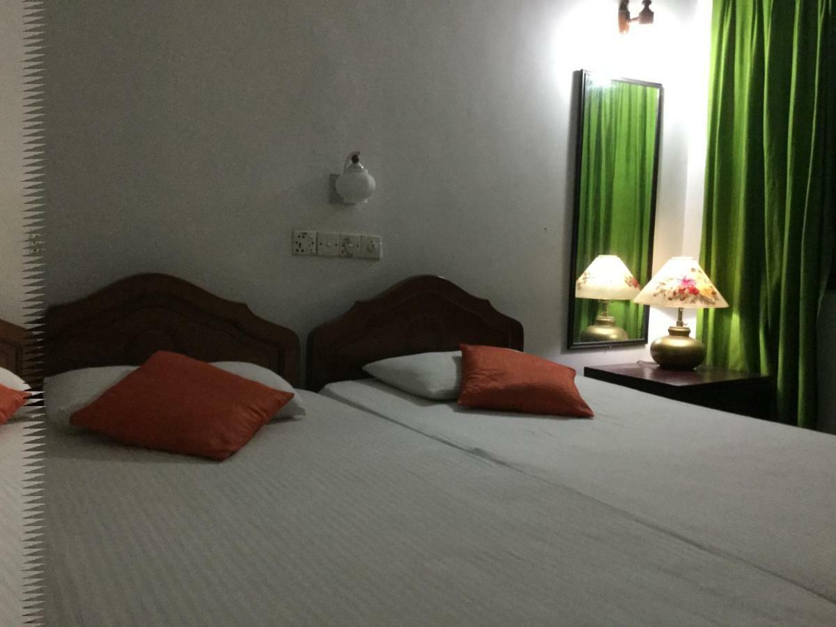 Kandy Inn Madugalle'S Family Guest House Екстериор снимка